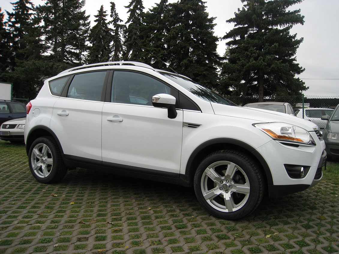 Ford Kuga + Versilia 8×18