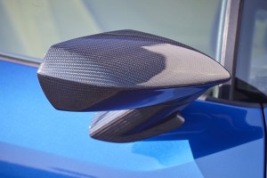 Lamborghini Huracan LP610-4 / exteriér: barevné carbon díly – černé a modré vlákno (exterior: color carbon components – black and blue fiber)