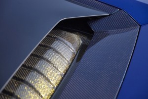 Lamborghini Huracan LP610-4 / exteriér: barevné carbon díly – černé a modré vlákno (exterior: color carbon components – black and blue fiber)