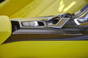 Lamborghini Huracan LP610-4 / interiér: barevné carbon díly – černé a zlaté vlákno (interior: color carbon components – black and gold fiber)