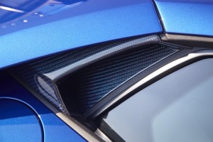 Lamborghini Huracan LP610-4 / exteriér: barevné carbon díly – černé a modré vlákno (exterior: color carbon components – black and blue fiber)